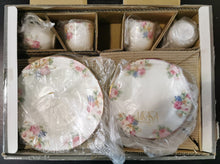 Load image into Gallery viewer, Mikasa Bone China Rosemead CAE 16 - 20 Pieces Service For 4
