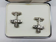 Load image into Gallery viewer, A pair of Geoffrey Beene Camera Cufflinks
