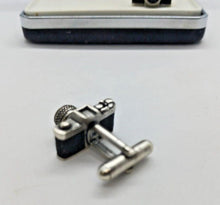 Load image into Gallery viewer, A pair of Geoffrey Beene Camera Cufflinks
