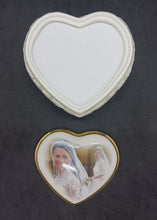 Load image into Gallery viewer, Royal Wedding Music Box Heirloom Porcelain with COA Limited Edition
