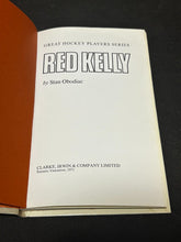 Load image into Gallery viewer, 1971 Great Hockey Players Series Red Kelly by Stan Obodiac signed by Red Kelly
