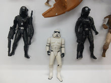 Load image into Gallery viewer, Star Wars: Power of the Force - Assorted Lot of Action Figures &amp; Weapons
