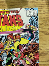 Load image into Gallery viewer, 1983 DC Comics The New Teen Titans Issue 37
