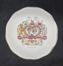 Load image into Gallery viewer, Assorted Set of Bone China Plates, Queen Elizabeth II, Lady Diana Spencer
