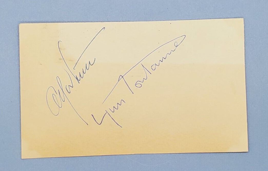 English Actress Lynn Fontanne Autograph Signed