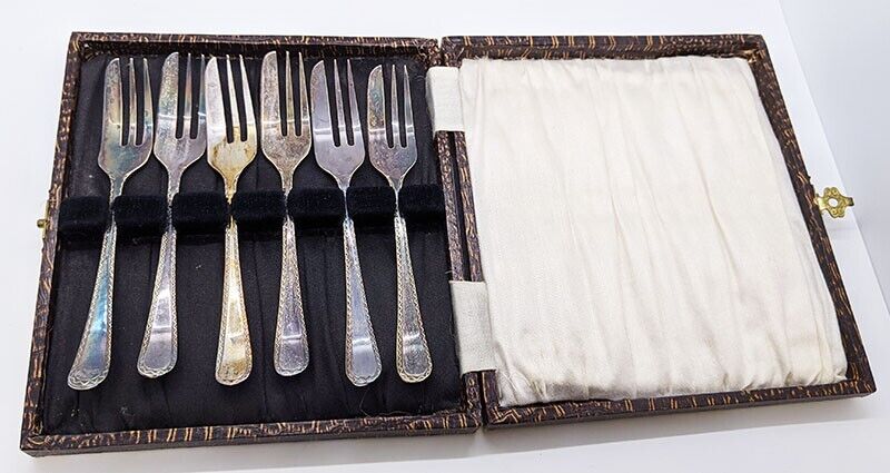 Set of 6 Silver Plated Pastry Knives, In Original Box