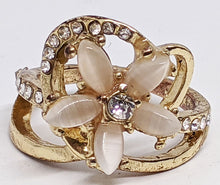 Load image into Gallery viewer, Gold Plated Costume Jewelry Ring - Size 5 1/2 - M.O.P Flower
