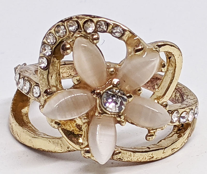 Gold Plated Costume Jewelry Ring - Size 5 1/2 - M.O.P Flower